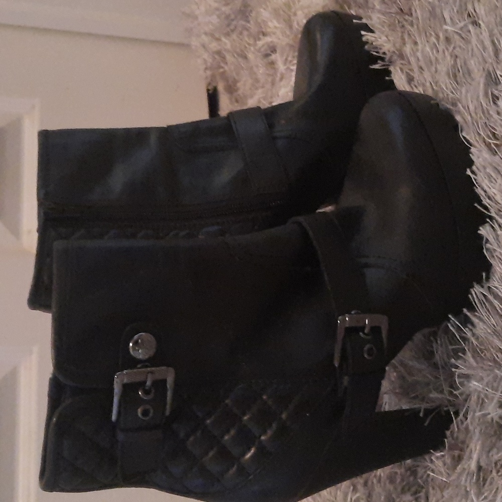 Guess heeled booties